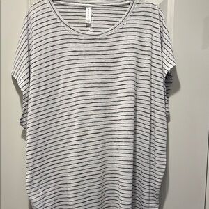 ❤️ Athleta Black and White Striped Short Sleeve Tee